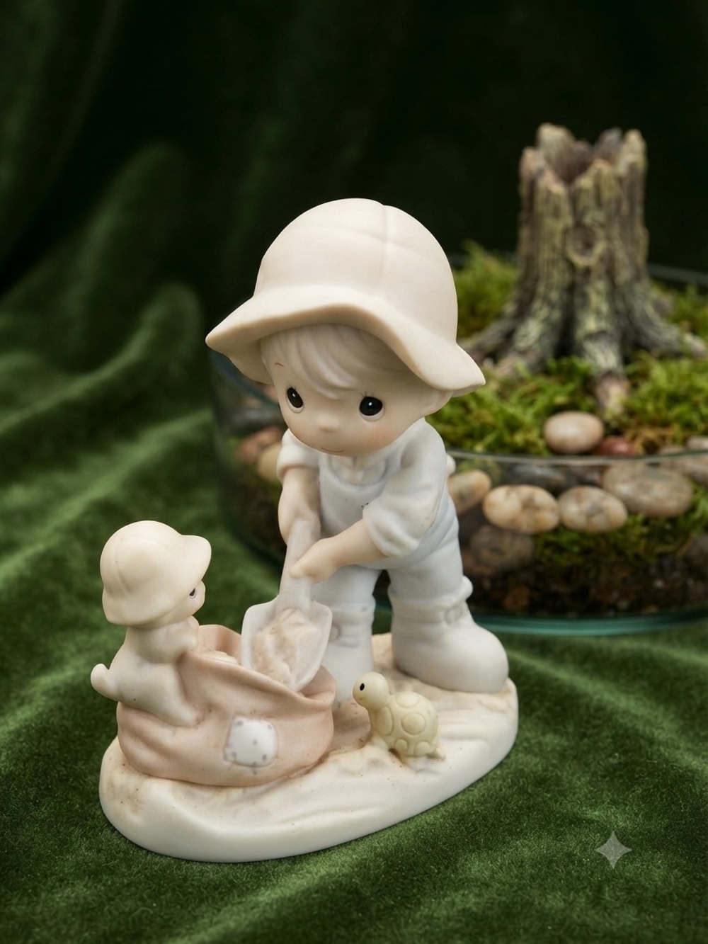 Precious Moments Signature Piece "Nothing Can Dampen The Spurt Of Caring"